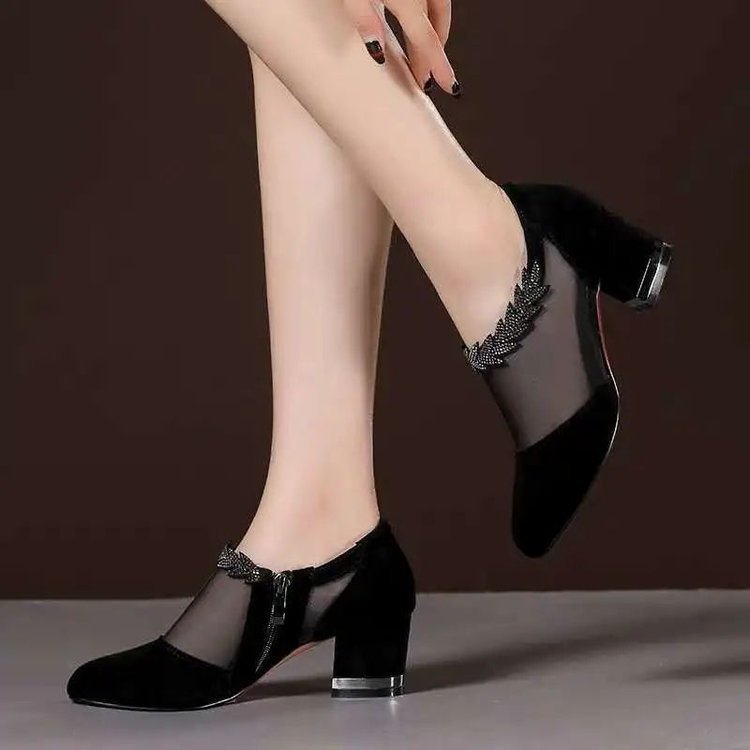 Sandalias de malla para mujeres 2026 verano nuevo estilo en línea rojo coreano zapatos de tacones altos de tacones gruesos sandalias zapatos de madre