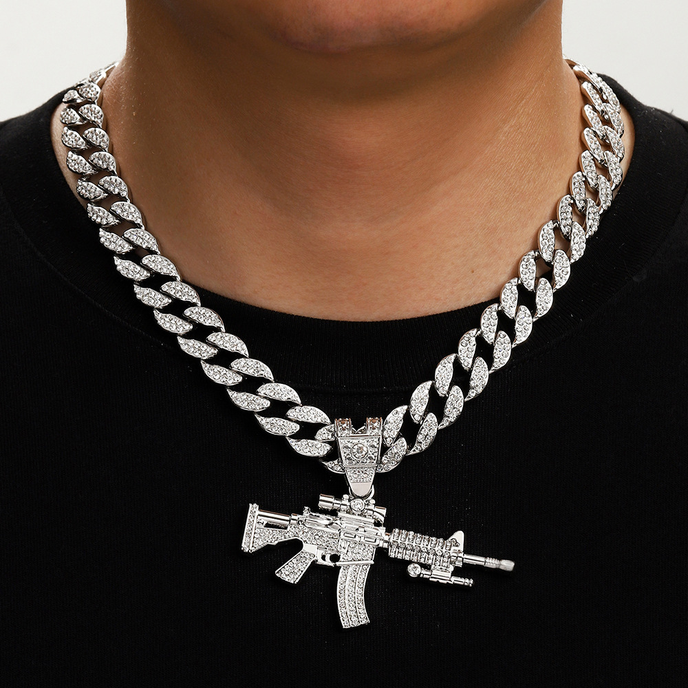 TEMU venta caliente nueva joyería de pistola de diamantes simulación de aleación modelo de arma AK collar de hombre de hip-hop transfronterizo