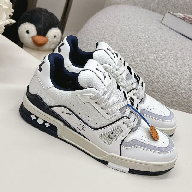 Zapatos de moda europeos Guangzhou de alta versión驴 entrenador zapatos deportivos ociosos de cuero universal para hombres y mujeres