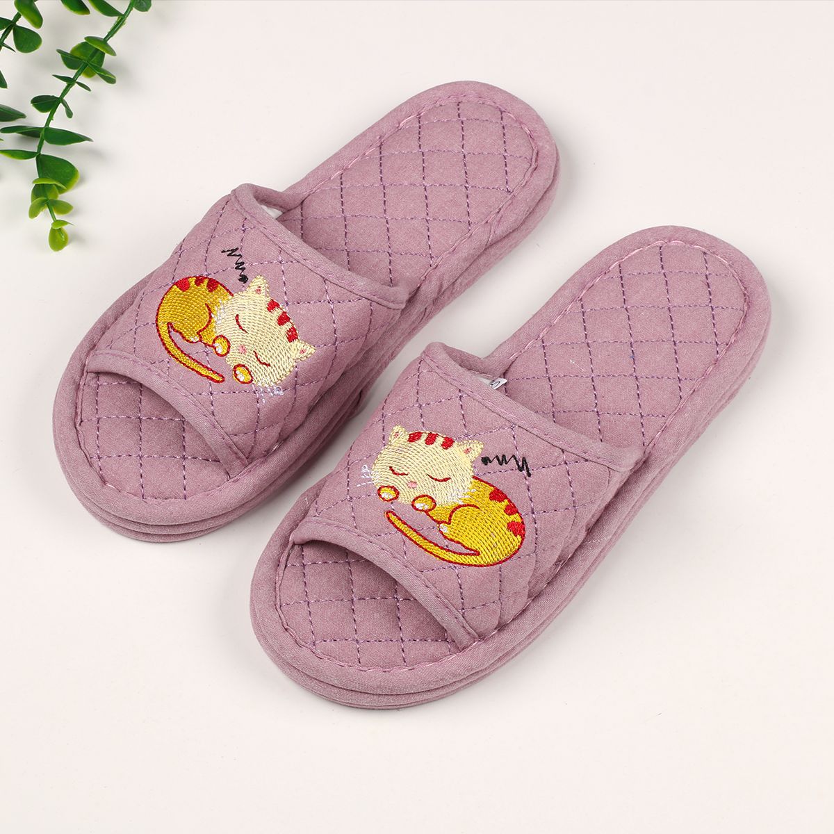 새끼 고양이 소녀 보라색