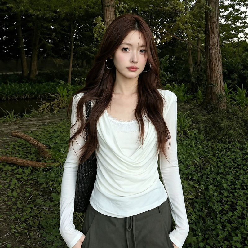 Korean-style white long-sleeve T-shirt with a draped collar for women, autumn design with lace splicing, elegant and slimming top Korean-style white long-sleeve T-shirt with a draped collar for women, autumn design with lace splicing, elegant and slimming top