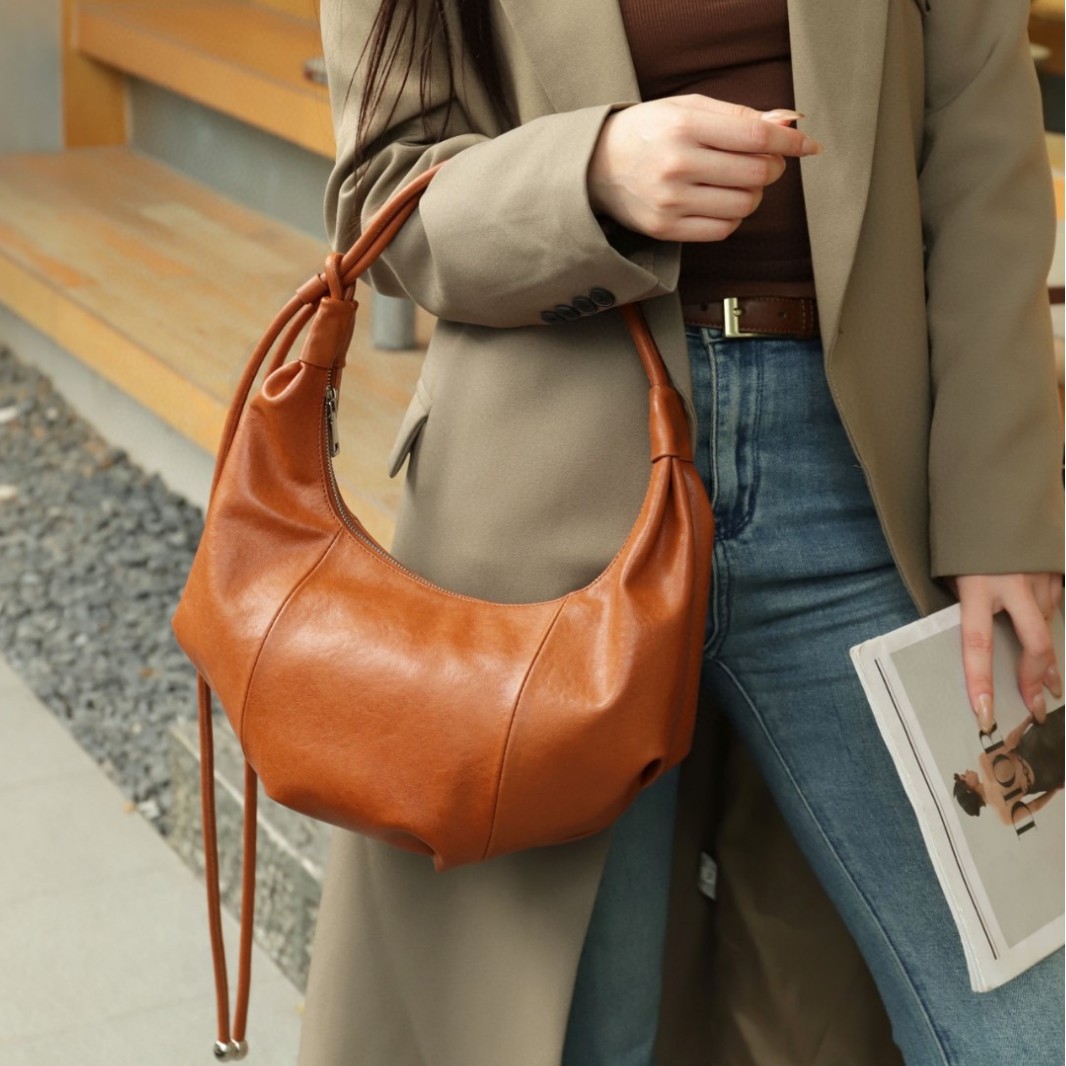 Celebrity Style Crossbody Bag Genuine Leather Original Design Shoulder Bag Underarm Bag Large Capacity Commuter Bag For Women - Thumbnail 4