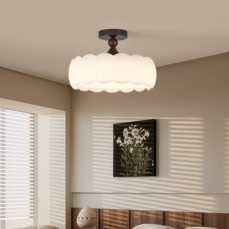 Lámpara de dormitorio medieval francesa 2025 nuevo estilo retro crema sensación de alta calidad habitación para niños lámpara de techo de protección ocular led