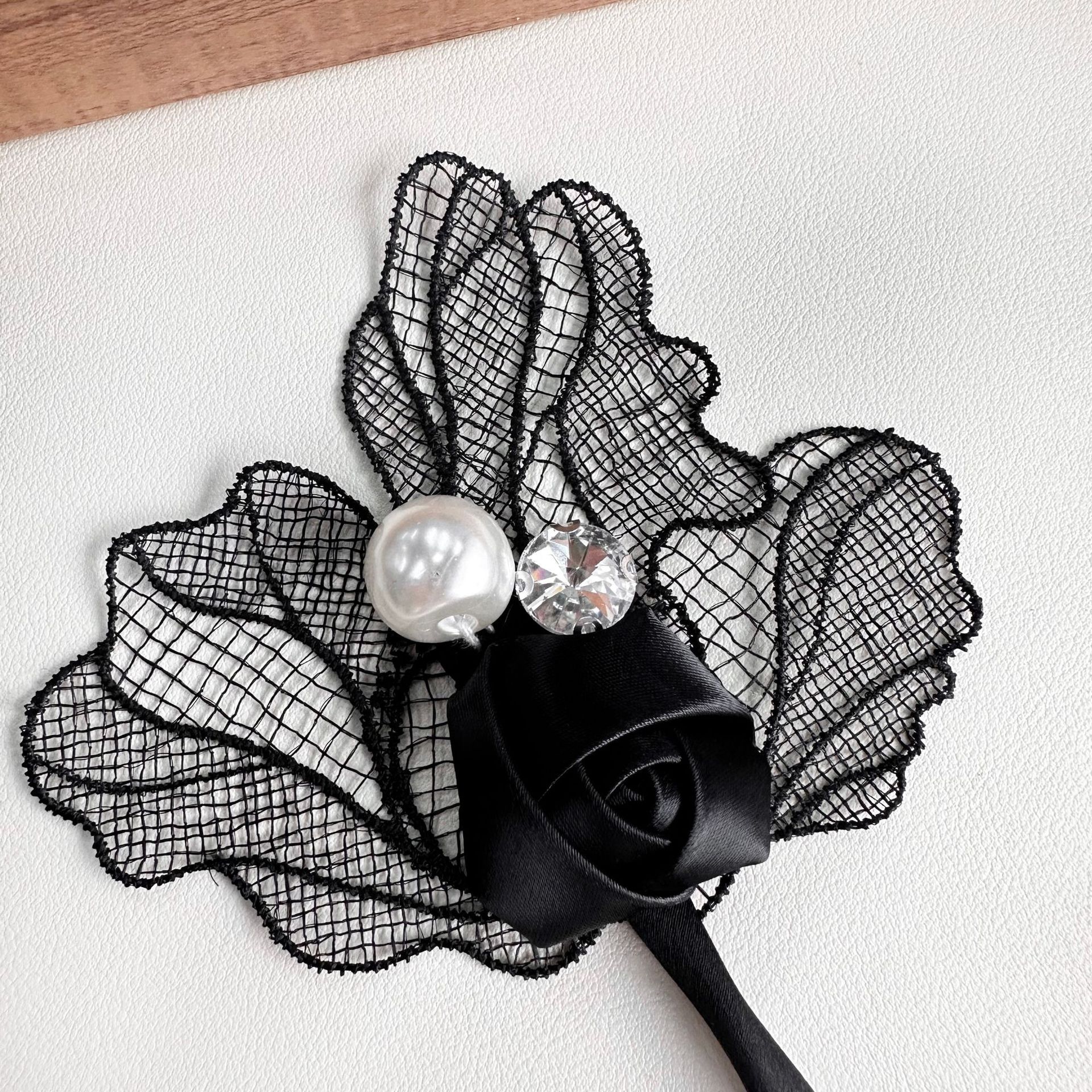 Flor de malla negra ornamentos de cabello de perlas de diamante temperamento elegante correa de cabello vestido material de decoración de camisa image 4