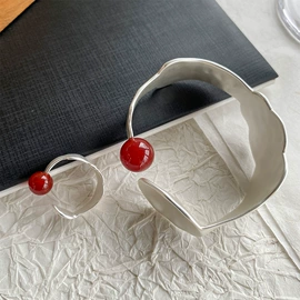 项链;耳环;耳钉