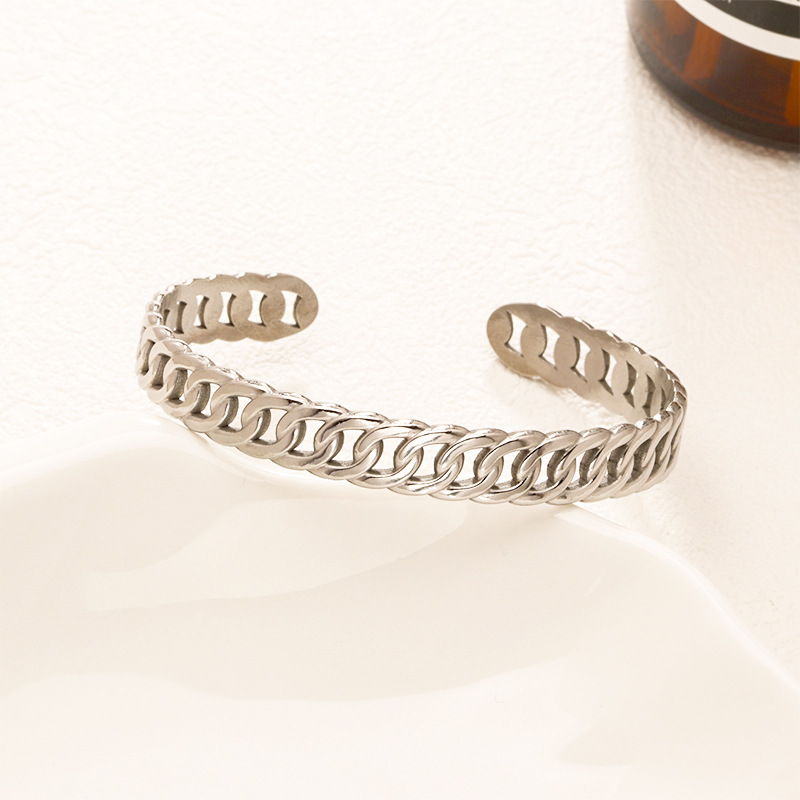 Fábrica en stock al por mayor de Europa y América transfronteriza de acero inoxidable en forma de C pulsera abierta ajustable chapado en oro 18K personalidad no se desvanece