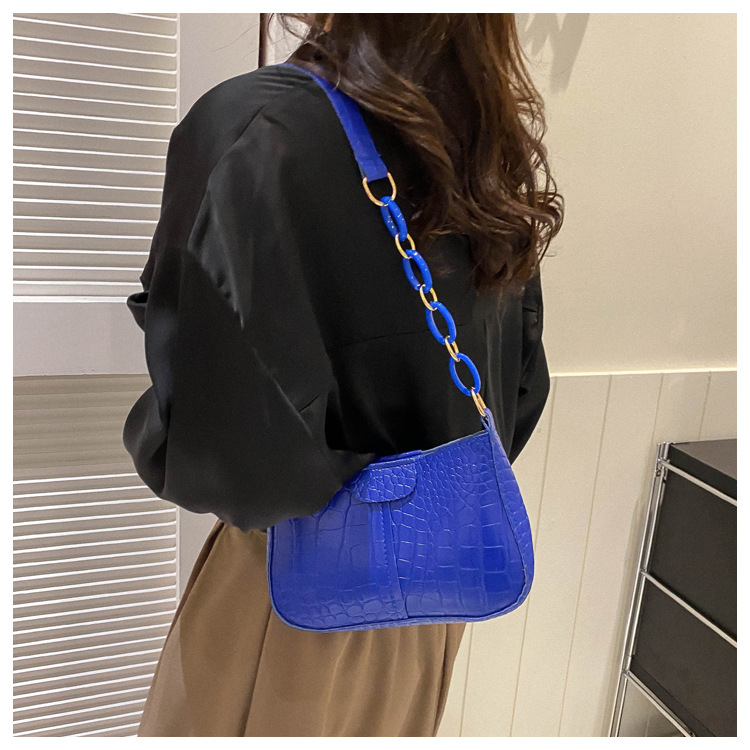 2023 Spring New Simple Trend One Shoulder Underarm Small Square Bag Net Red Fashion Temperament Commuter Bag Female_voghion.com