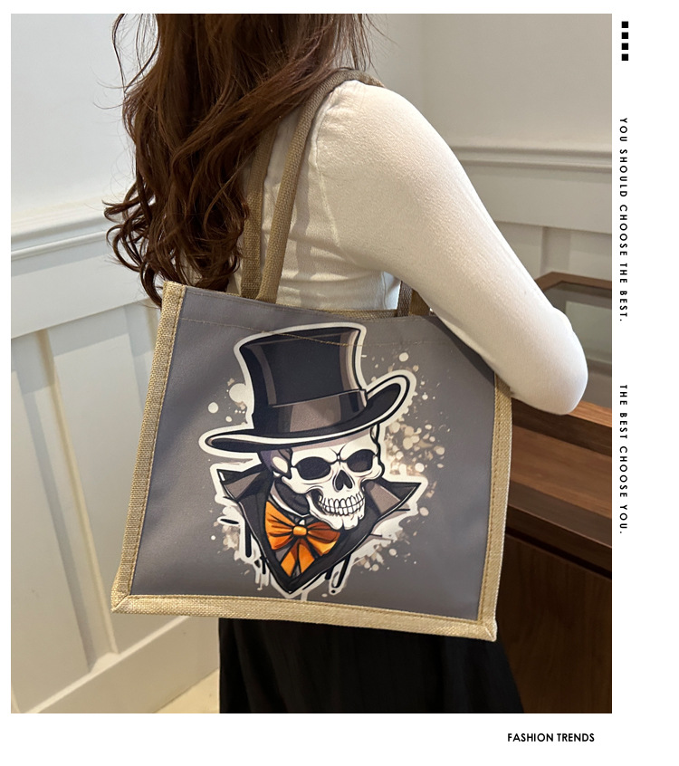 New fashionable skull canvas bag, women's large-capacity tote bag, single-shoulder bag for classes, 2024 fashionable tote bag details Picture