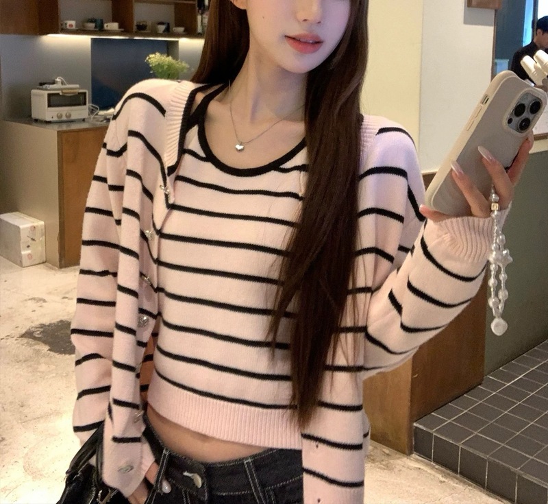 粉色条纹针织开衫两件套女秋季2025新款配吊带韩系独特上衣|undefined
