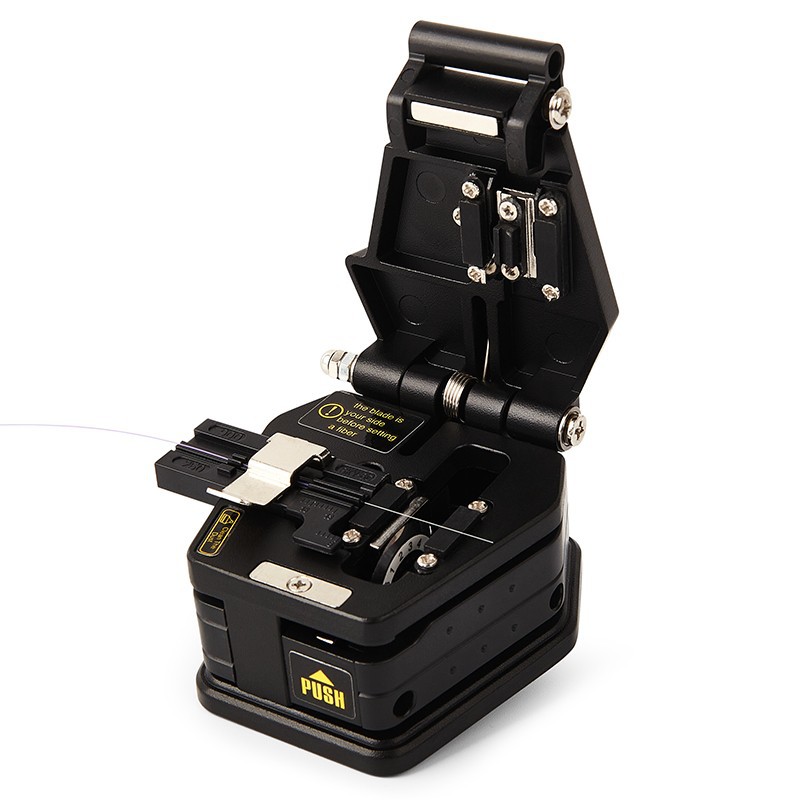 ֱ�� �����иFTTHƤ�߹���β�˹����и��� Cleaver