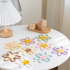 布类公仔;奶嘴;毛绒玩具