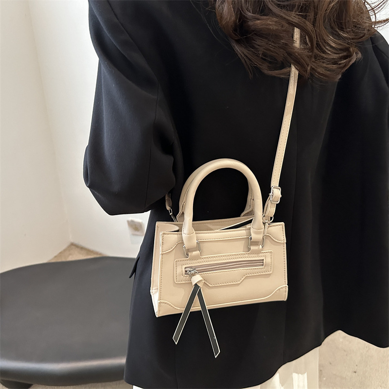 패션 핸드백 2024 새로운 한국 유행 예술적 작은 광장 가방 간단한 유행 어깨 가방 캐주얼 크로스 바디 백