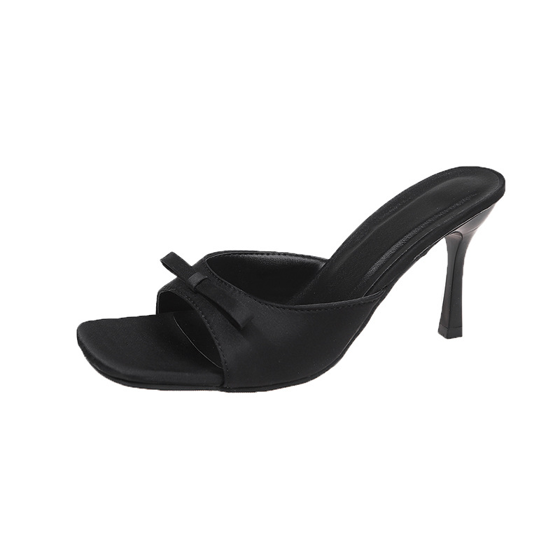 Zapatos de tacón alto, sandalias y pantuflas para mujer 2025 verano nuevo estilo cabeza cuadrada de gran tamaño de una línea, sentido de alta gama, lazo de tacón delgado