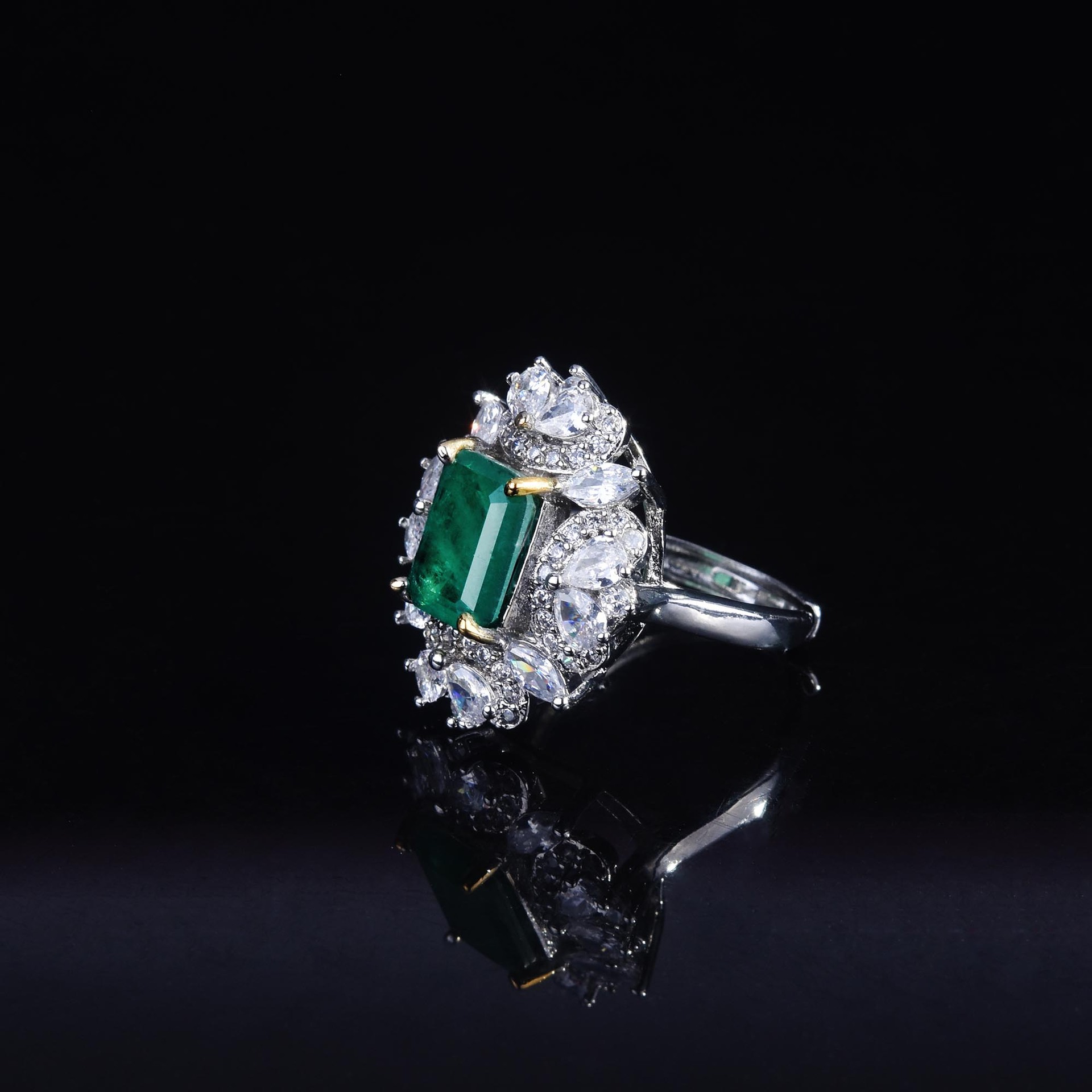 Fashion Simulation Emerald Square Pendant Open Ring Earrings Wholesale display picture 5