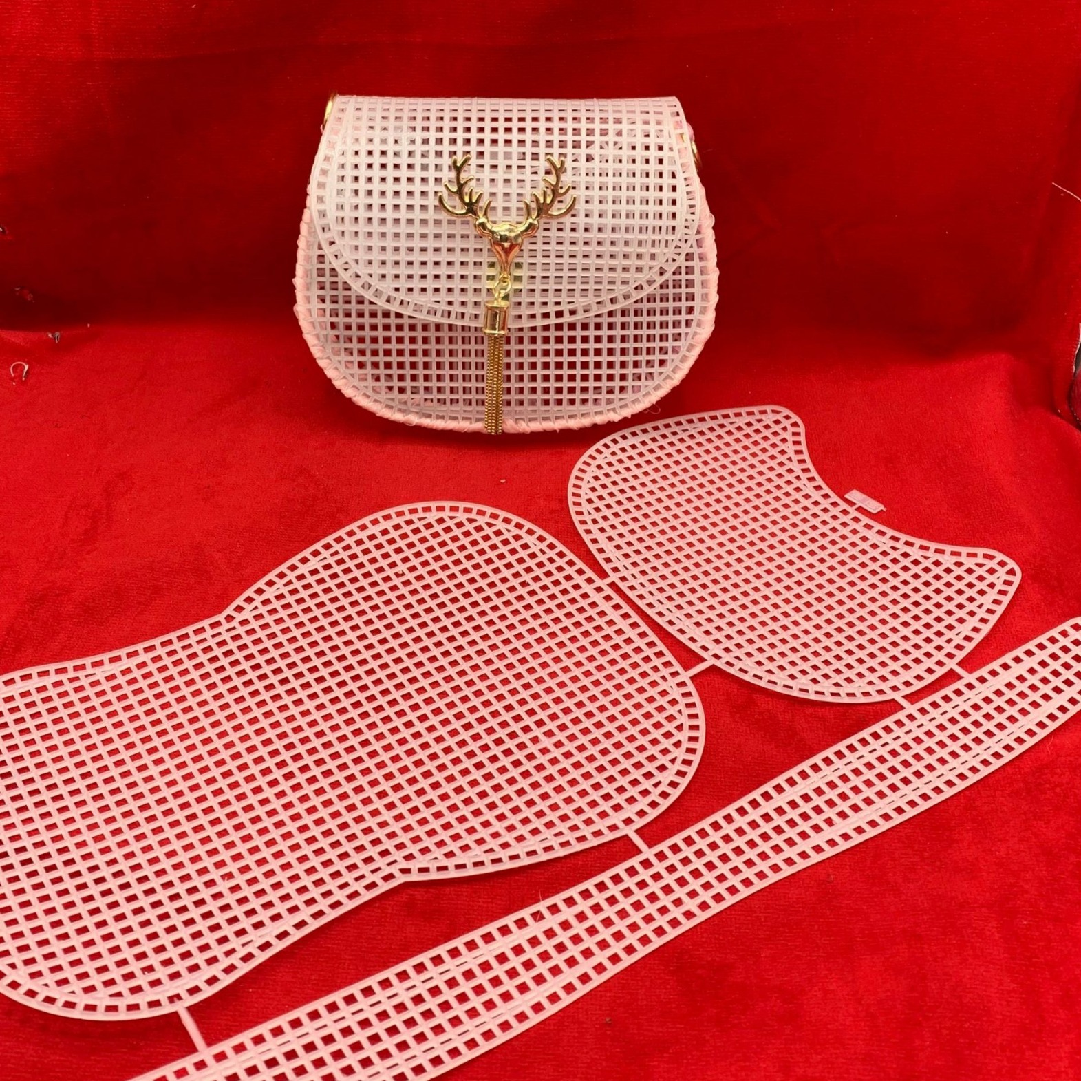 菏泽诚硕冰条线塑料网格片模板十字绣帆布衬板dly材料马蹄 马鞍包