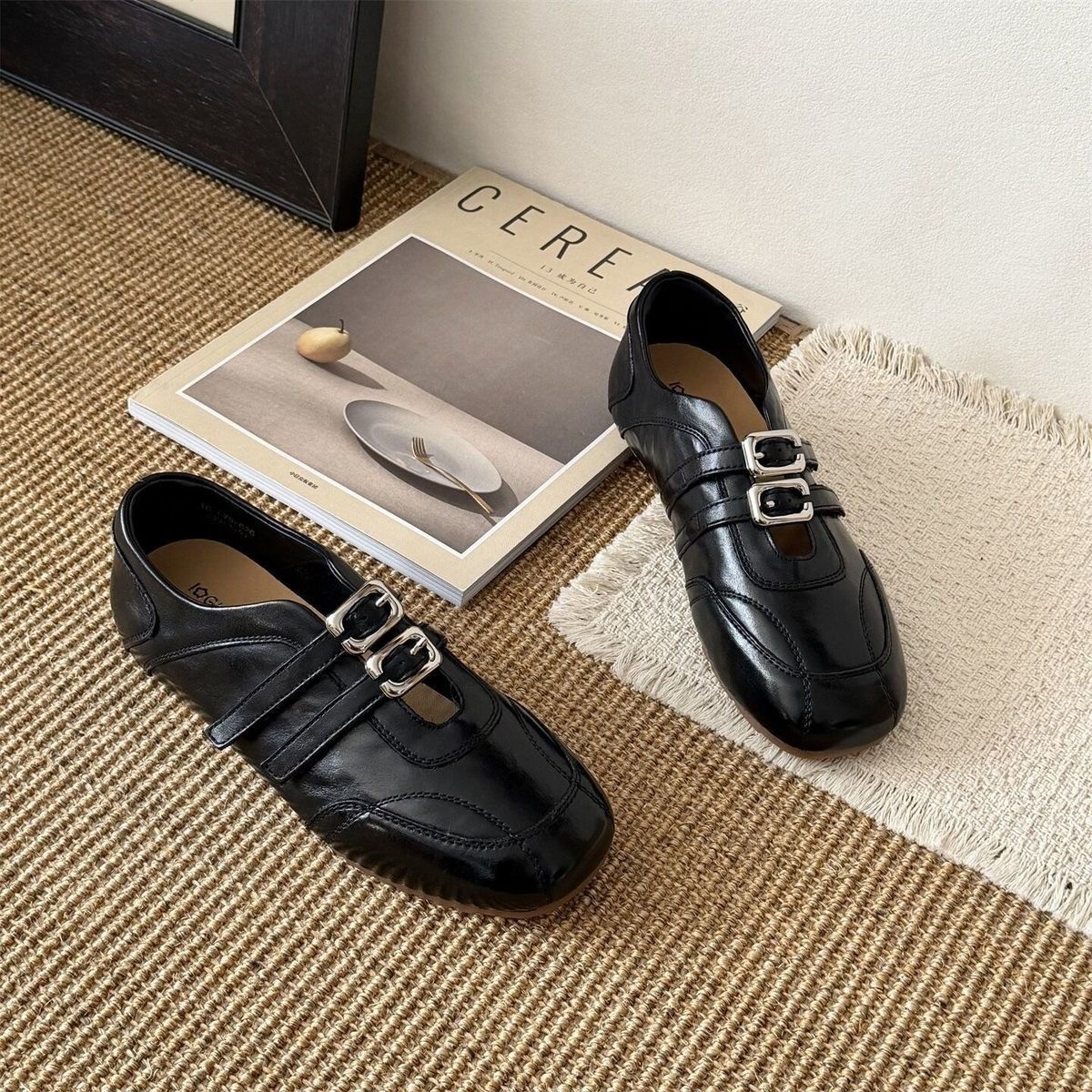 Zapatos de cuero suave de mujer, primavera de 2026 nuevos zapatos de doble hebilla superficial, zapatos de cuero casuales cómodos