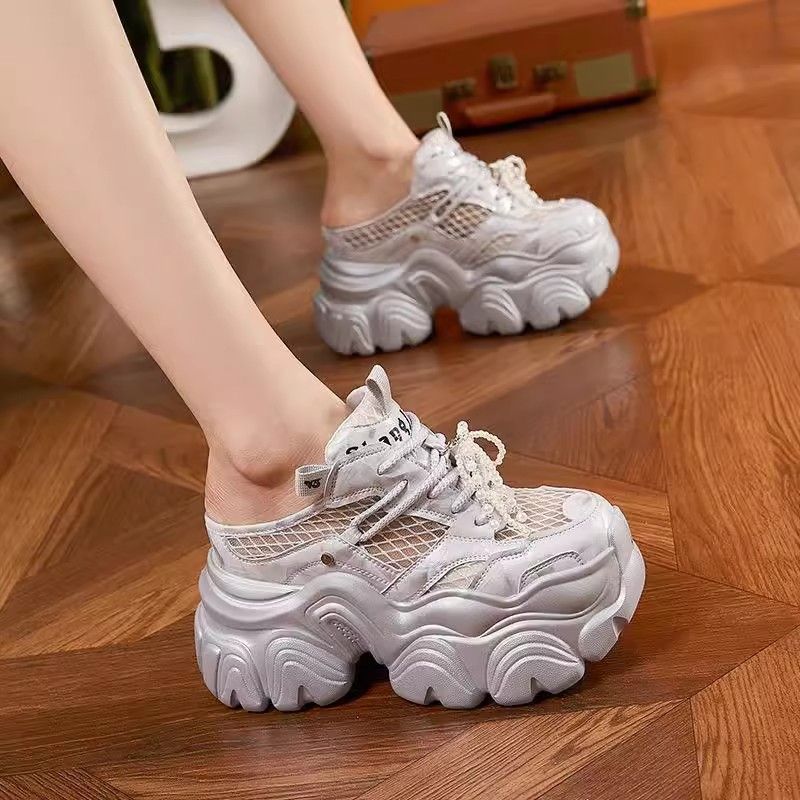 Papá zapatos mujer 2025 verano nuevo estilo sandalias transpirables huecas todo fósforo suela gruesa aumento interior zapatos de mujer Baotou medias pantuflas