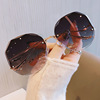 Retro sunglasses, fashionable glasses, sun protection cream, fitted, UF-protection