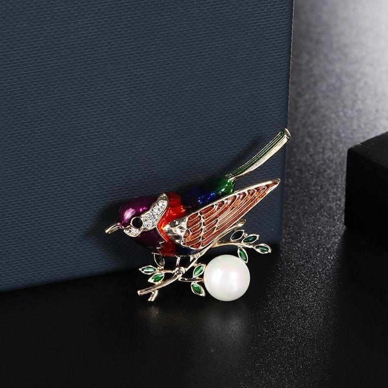 Esmalte de alta gama temperamento simple volando tragar Urraca broche europeo y americano diamante abrigo mujer suéter pin cap accesorios