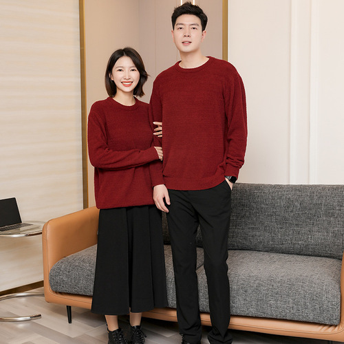 A family of three and four, mother, son, father, son, mother and daughter, soft and silky double-sided velvet family portrait, parent-child clothing, family clothing