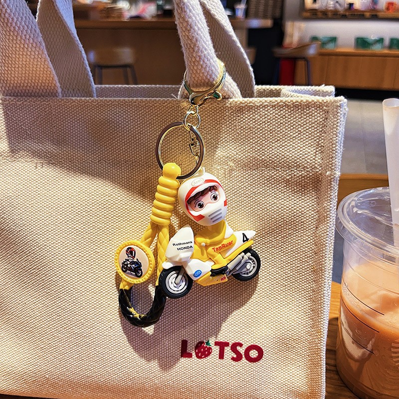 Kreative Cartoon Lokomotive Junge Auto süße Motorrad Puppe Student Tasche Anhänger kleines Geschenk Schlüsselanhänger_voghion.com