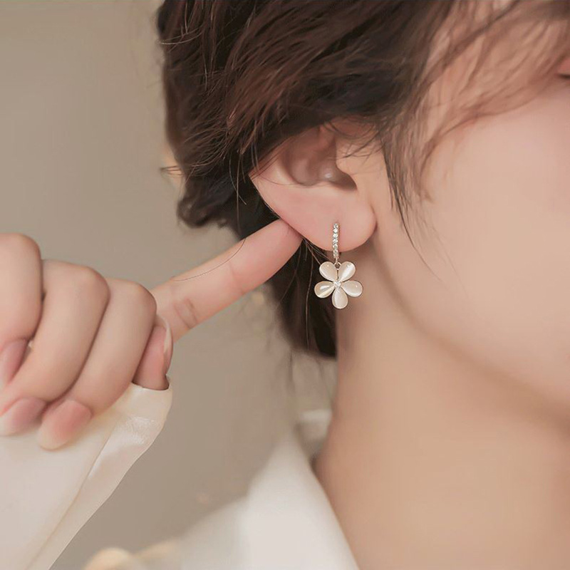internet celebrity all-match ear clip sense opal flower earrings 2023 new trendy south korea temperamental minority earrings