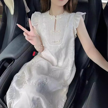 新中式刺绣白色小飞袖连衣裙女2024夏季新款高级感法式裙子吊带裙