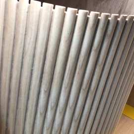 佛山外半圆线条实木可弯曲白蜡木造型板高定家具造型饰面板波浪板