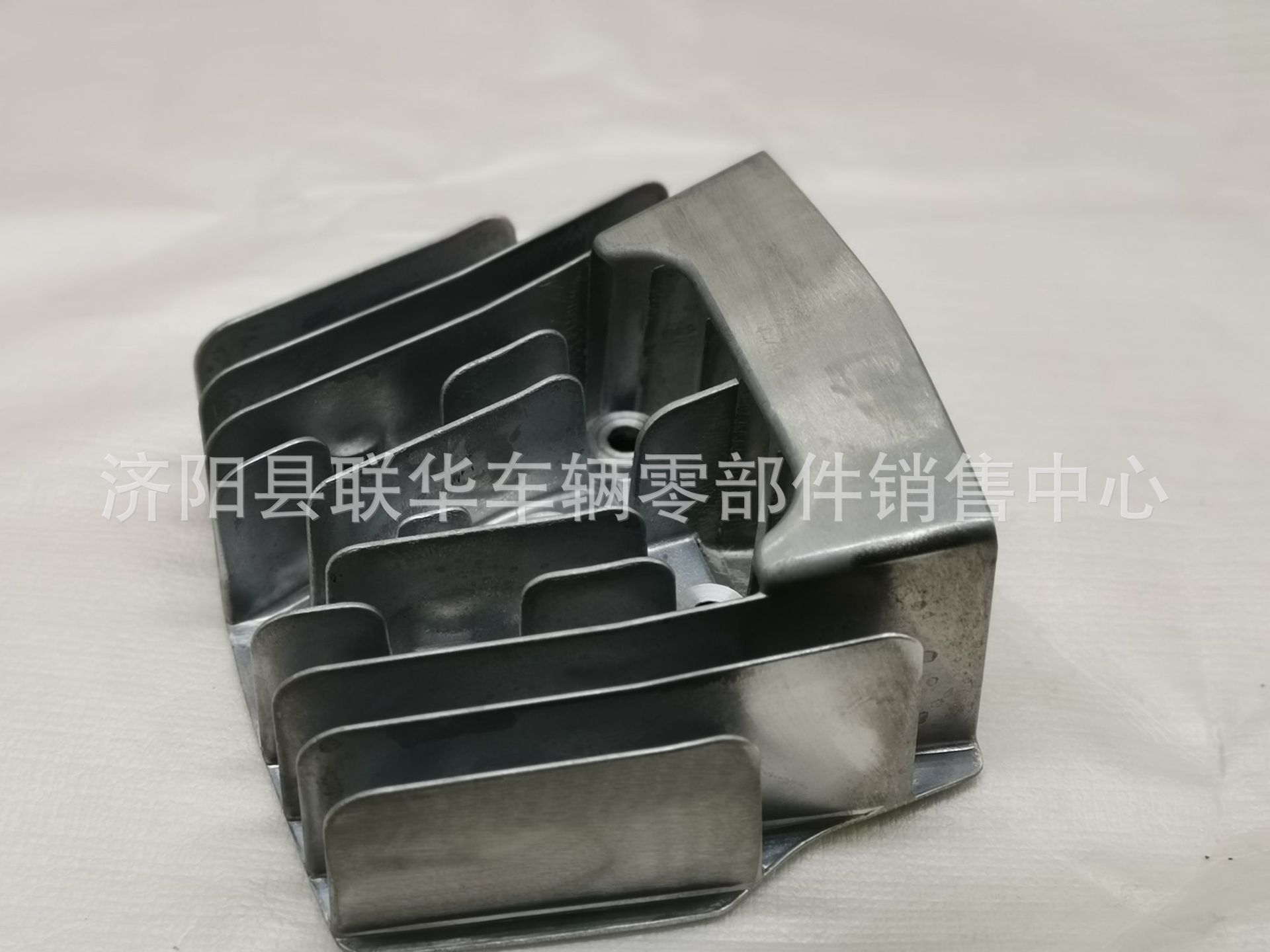 Suitable for Suzuki AX100 cylinder head cover, motorcycle engine cylinder head cooling aluminum cover GY