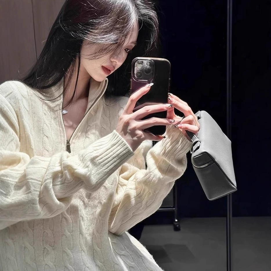 Американский ретро молочный белый старый денежный ветер с высоким воротником свитер женский осень-зима 2024 полузастежка-молния дизайн трикотажный нижний свитер