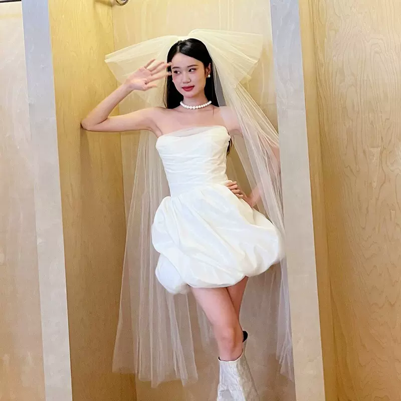 法式旅拍轻婚纱小个子缎面抹胸性感短款领证登记小白裙订婚礼服