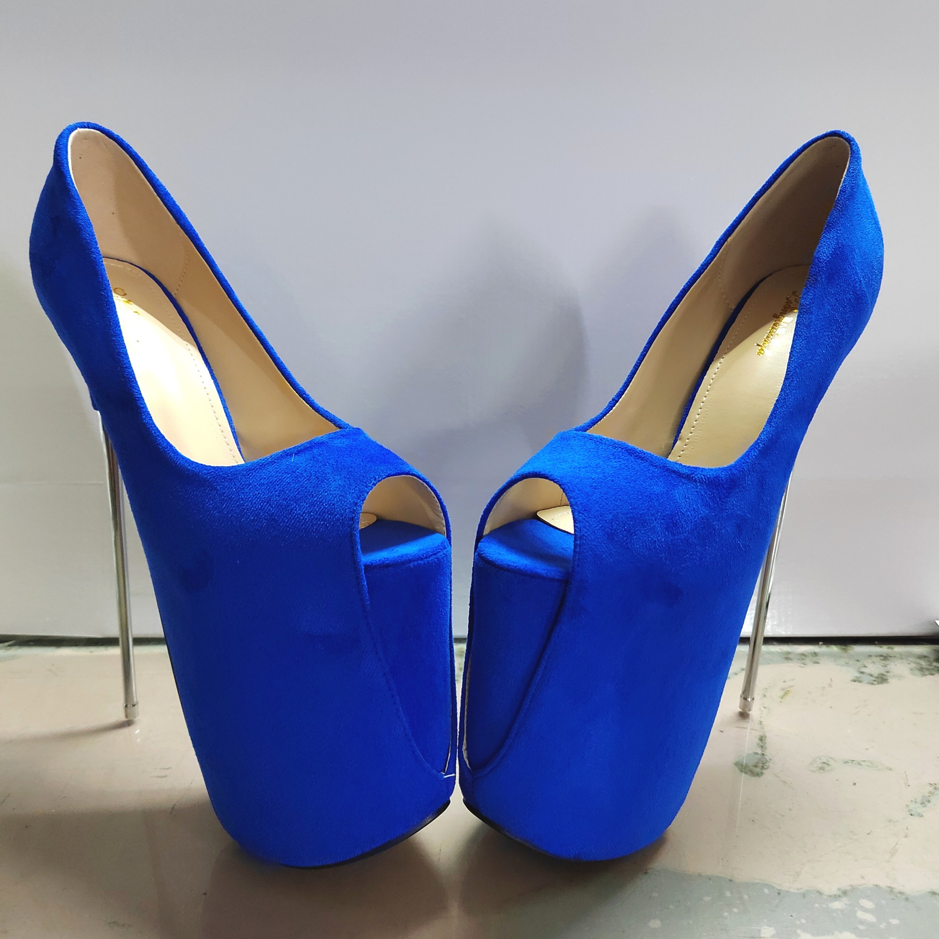 Giày cao gót nữ mũi nhọn da lộn gót thép 22 cm phong cách Âu Mỹ — màu đen