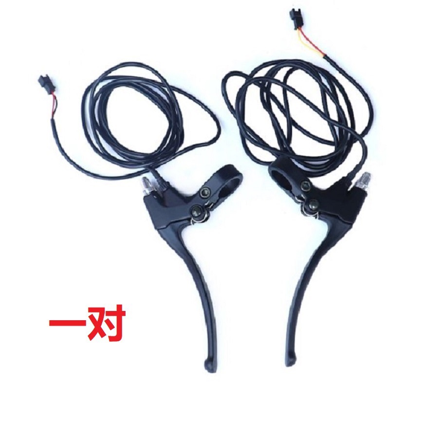 El mango del freno del scooter eléctrico está apagado