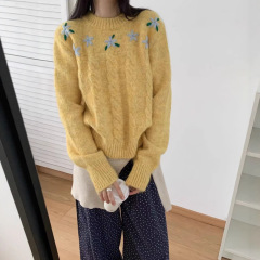 复古刺绣钩花圆领套头毛衣女2025秋冬新款宽松简约甜美针织衫上衣