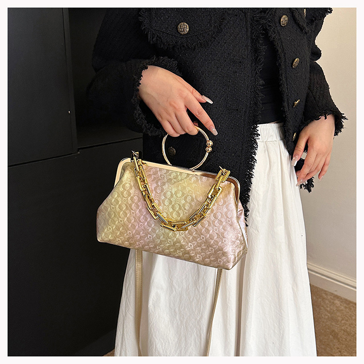 Borse da donna nuove transfrontaliere Borsa a tracolla a tracolla moda europea e americana Borsa da donna con fibbia a catena di fascia alta con texture_voghion.com