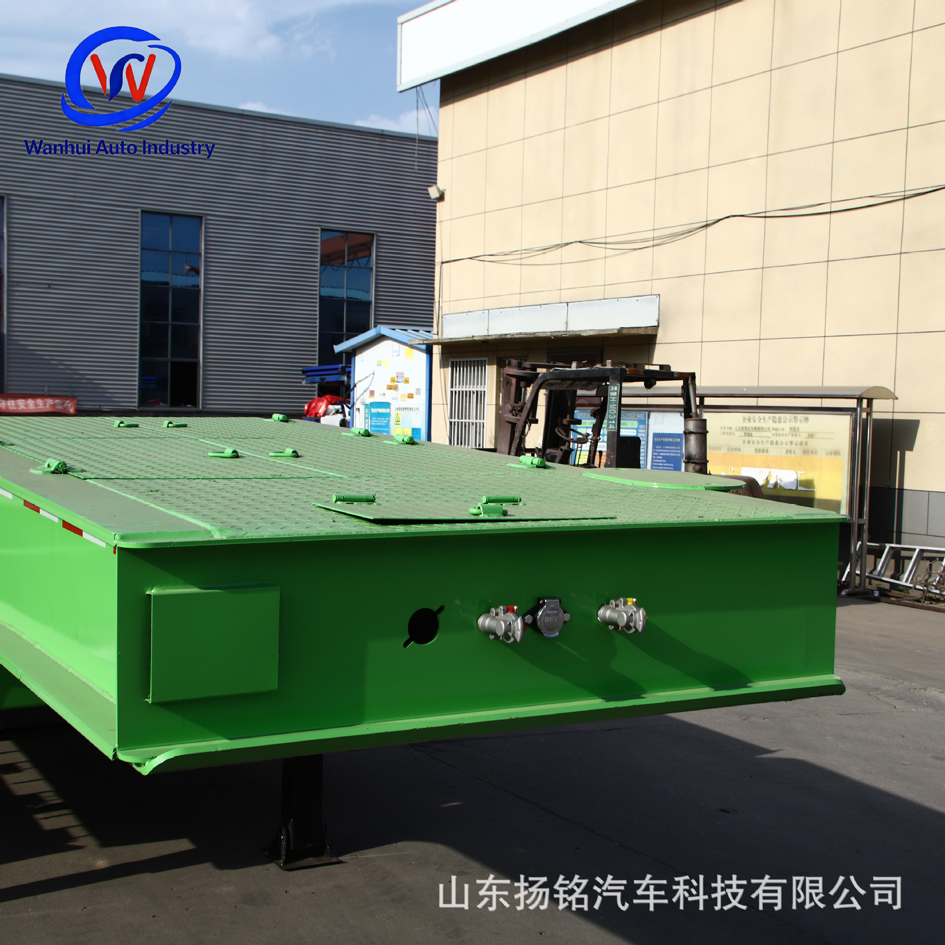 Heavy-Duty Engineering Equipment Transport Semi-Trailer with Reinforced Ladder, Suitable for Loaders, Excavators, Trailers, Etc., Supports Export