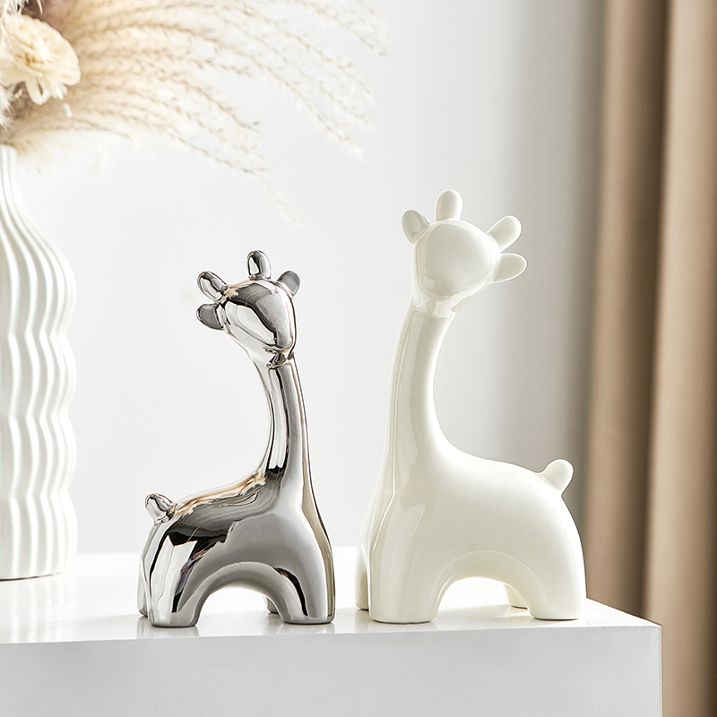 A Pair of Light Luxury Ceramic Deer Ornaments for the Living Room Entrance Tv Wine Cabinet with Creative Cream Style Decorations