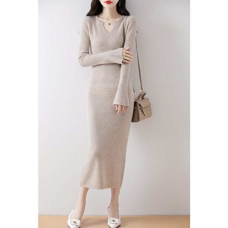 女性用のロングVネックセータードレス、秋冬の新しいエレガントなニットドレス、コート付き、スリムフィット、膝上、多用途のベースレイヤー|undefined