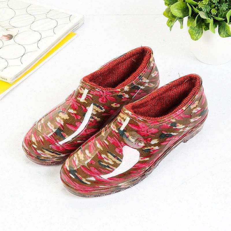 Zapatos de lluvia de cuatro estaciones para mujeres de tubo corto, zapatos de saliva poco profundos para mujeres, zapatos de goma de cocina para trabajar fuera, algodón resistente al desgaste, antideslizante