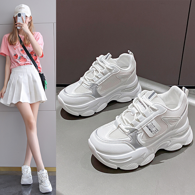 Zapatos respirables de tela de tela de fondo grueso para mujeres 2025, nuevos zapatos deportivos casuales de primavera y verano para mujeres.