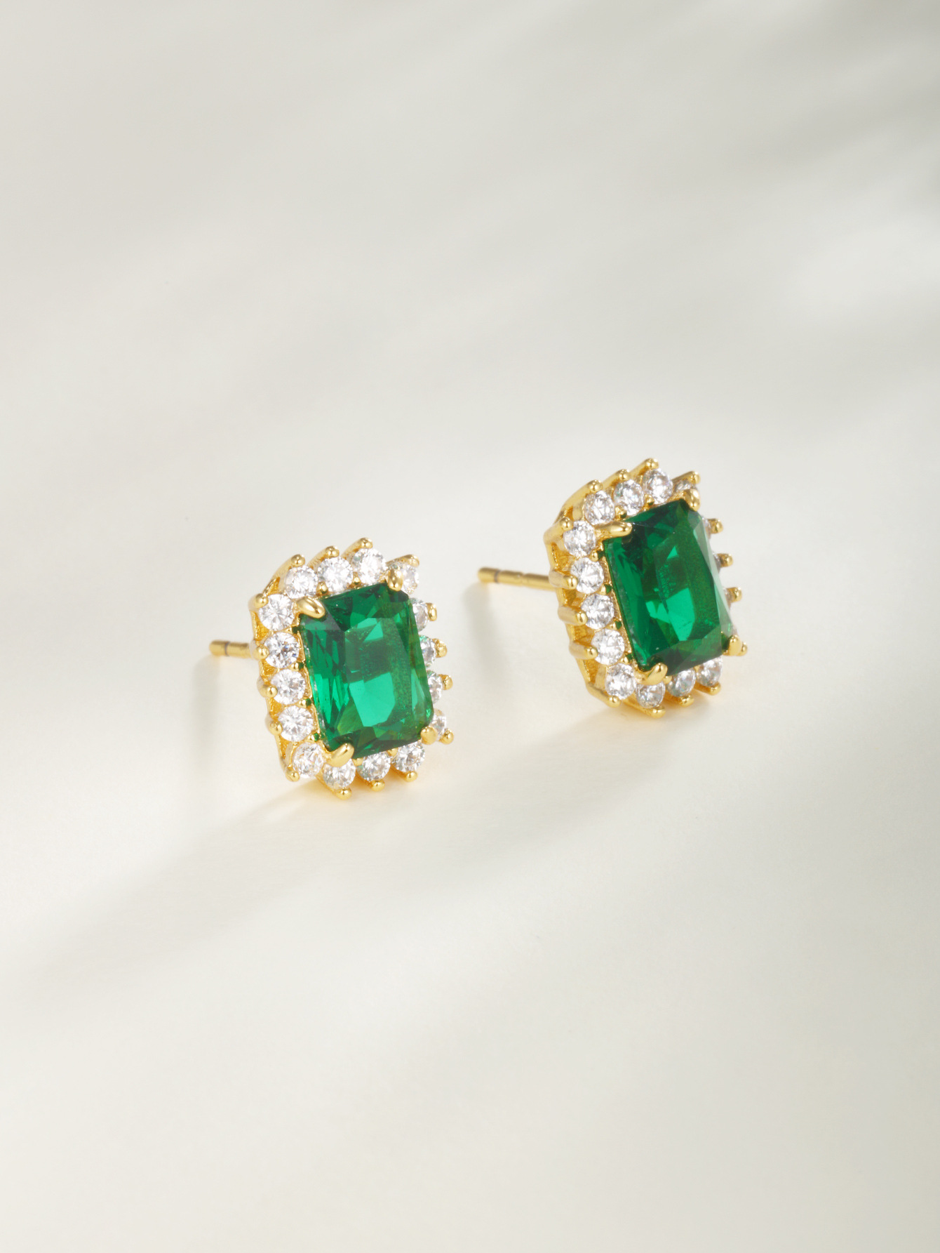 Xuping Jewelry Color Treasure Series Pendientes cuadrados geométricos con incrustaciones de cobre con circón Colgante elegante conjunto de gemas retro