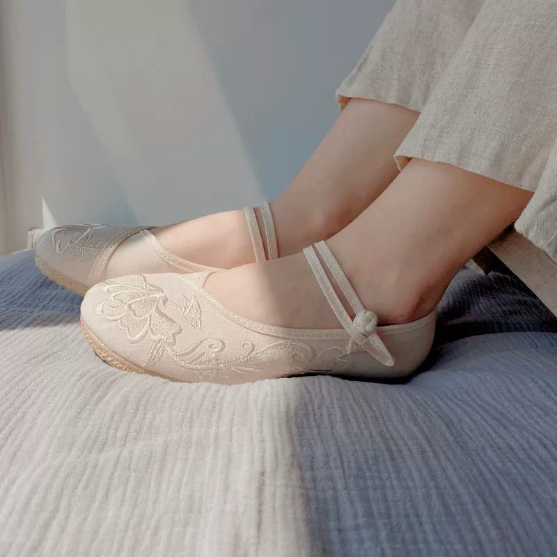 Универсальная обувь с вышивкой, очень мягкая нескользящая обувь из пекинской ткани, мягкая подошва, круглый носок, этнический стиль, обувь для взрослых мам, квадратный носок, другой хлопок.