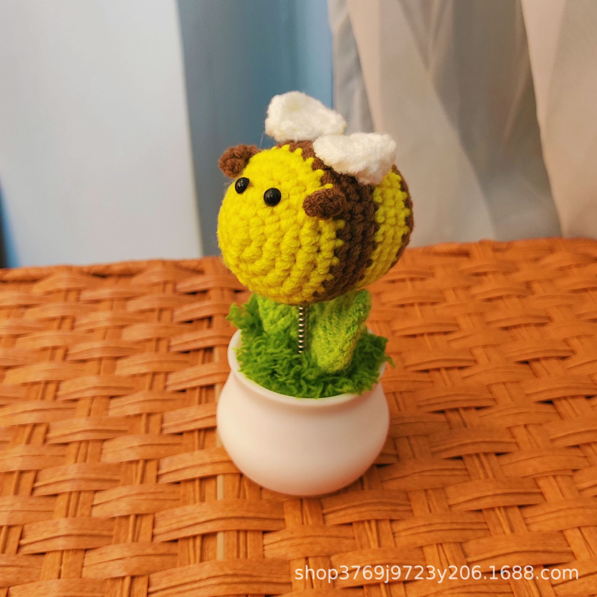 작은 꿀벌이 완성한 수제 장식품