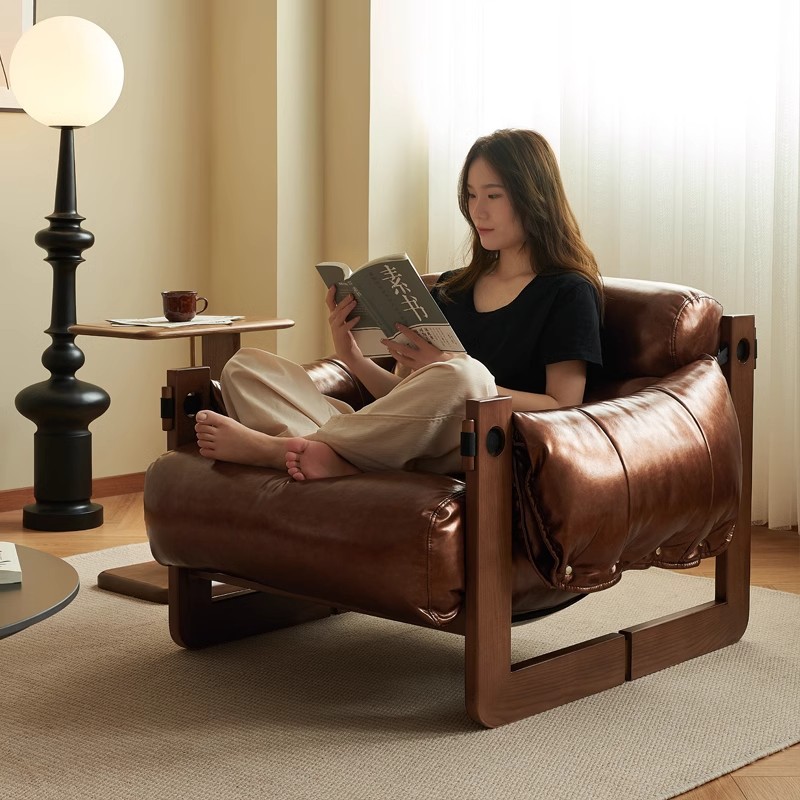 Sofá de madera sólida para una sola persona sala de estar relajado sillón de cuero simple moderno pequeño estilo de cuero medieval