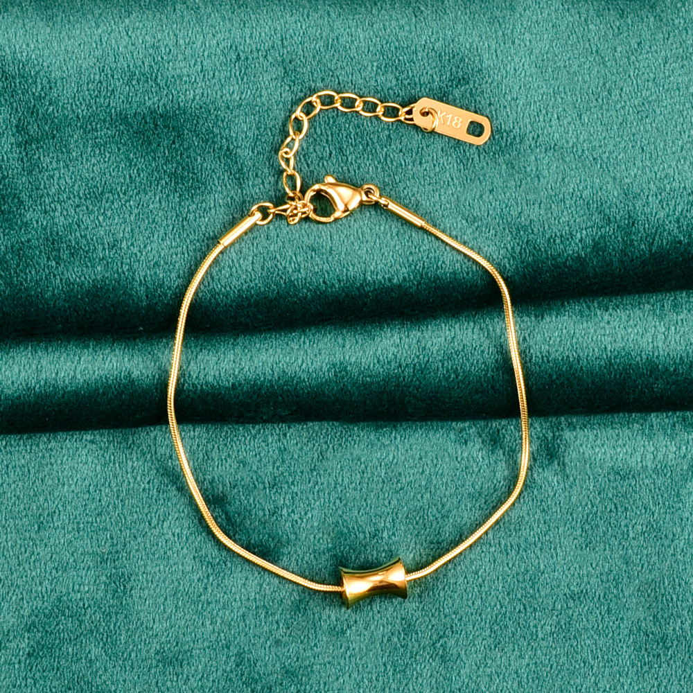 Wholesale Korean Geometric Single Folded Round Snake Bracelet Titanium Steel Plated 18k Gold Bracelet display picture 1