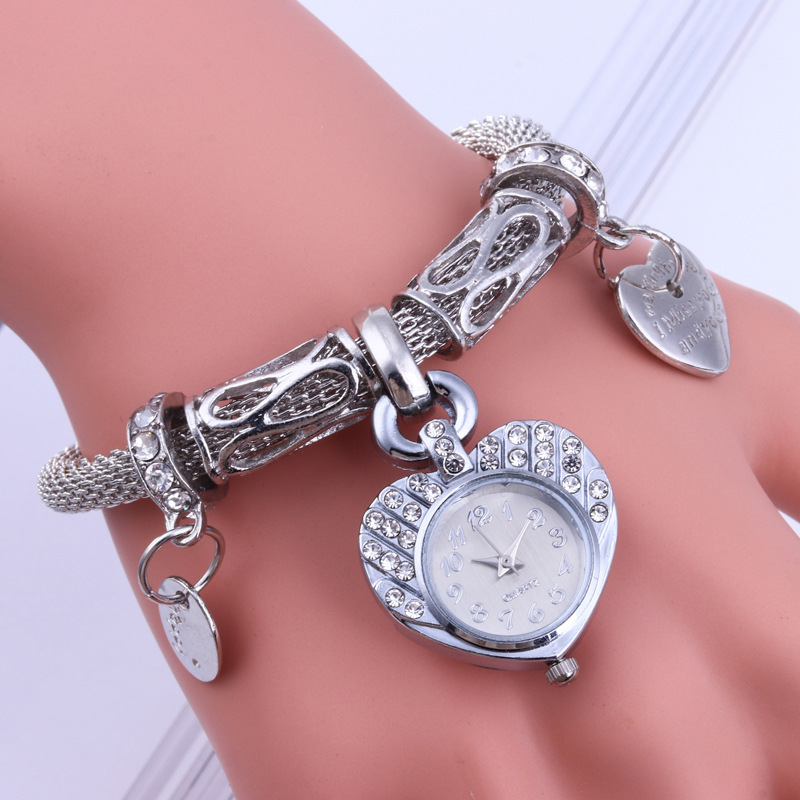Reloj de pulsera de mujer ins moda Diamante Oro Corazón de melocotón reloj de temperamento decorativo estudiante femenina reloj de aleación de cuarzo