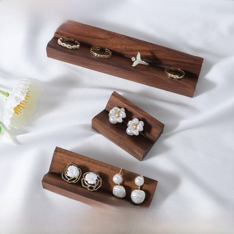 Walnut wood ring display stand earring ring storage rack shelf display rack jewelry shooting prop solid wood