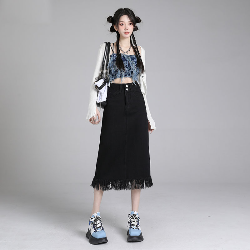 High-Waisted A-Line Waist-Cinching and Tummy-Flattering Versatile Denim Skirt with Loose Frayed Hem and Slit, New Style A-Line Skirt, Mid-Length Skirt