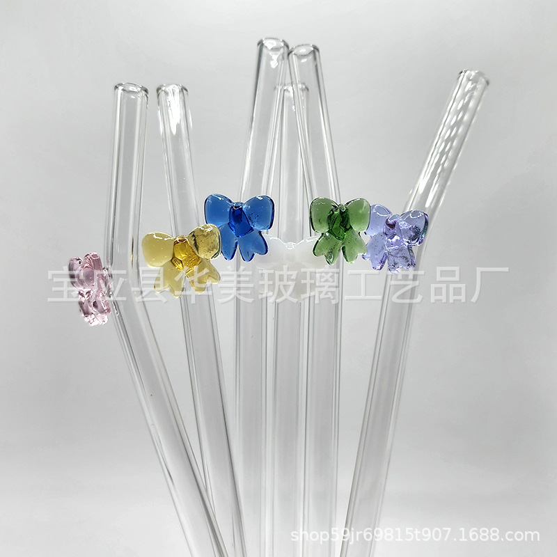 Glass straw with bow