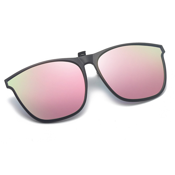 Fashionable sunglasses for traveling